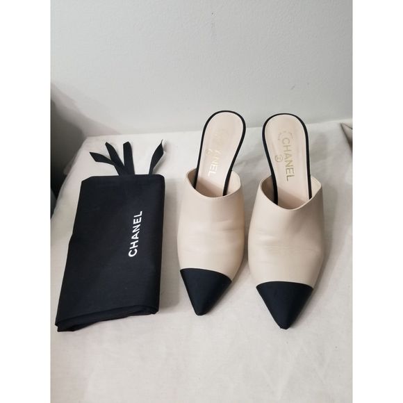 Authentic CHANEL pearl mules in size 40 - Picture 2 of 7